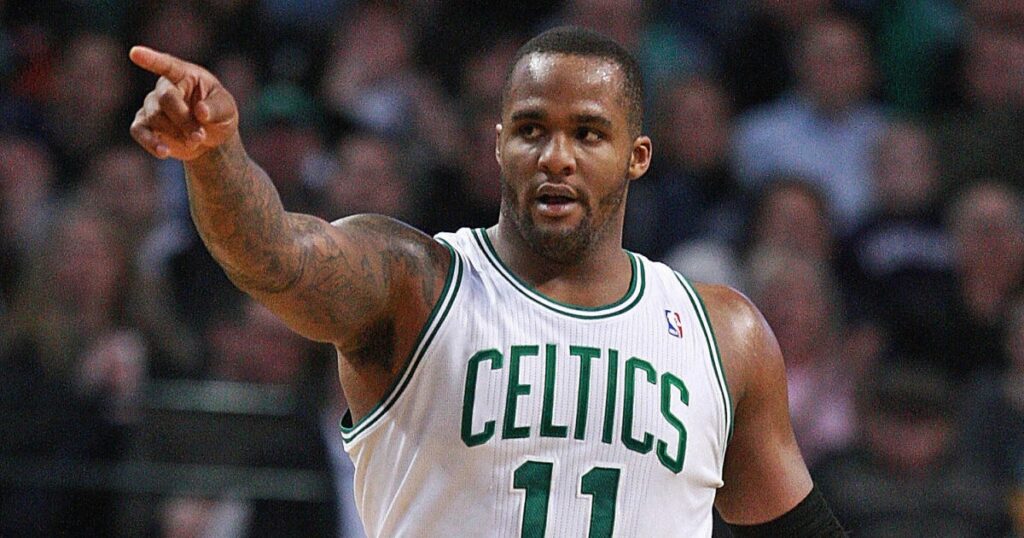 前NBA球员戴维斯被判监禁40个月