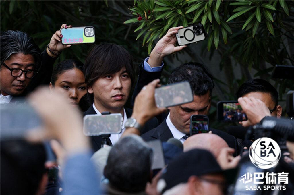 堂安律晒与新婚妻子合照
