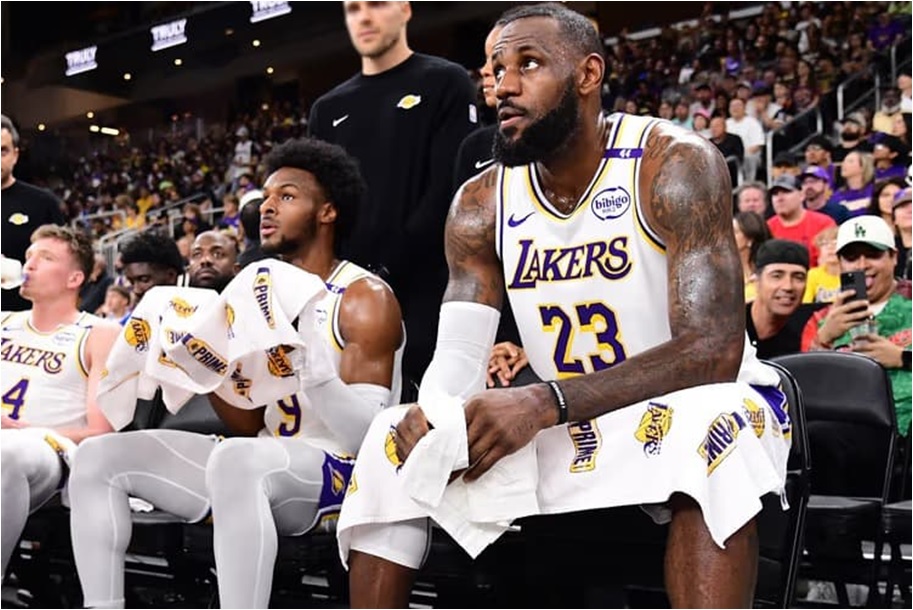 詹姆斯与布朗尼创造NBA历史