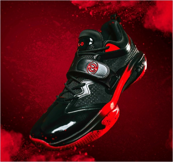 奥科罗特别球鞋致敬Woj