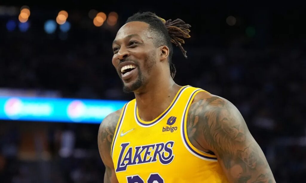 霍华德未放弃NBA