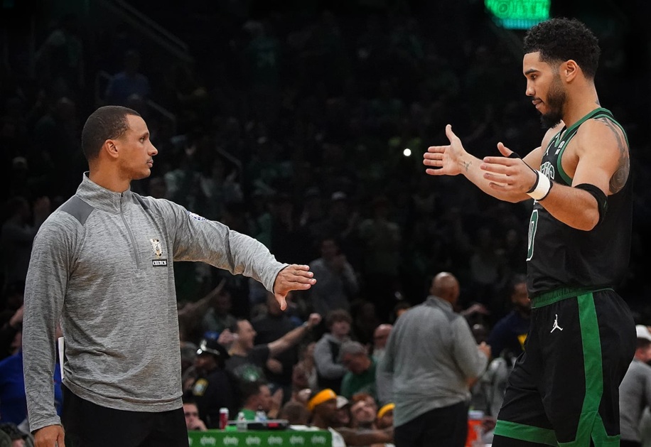 塔图姆称马祖拉为NBA最佳教练