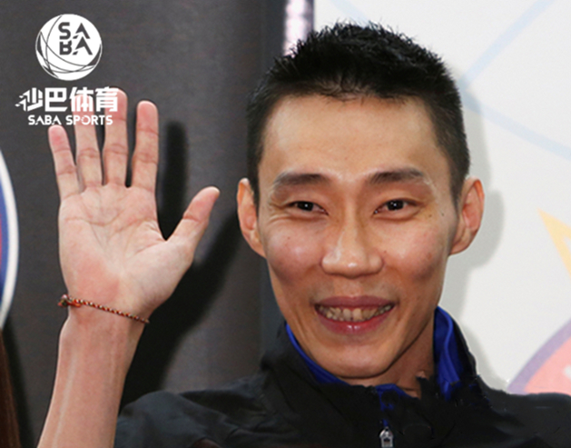 明星画家给赠送李宗伟全家福漫画