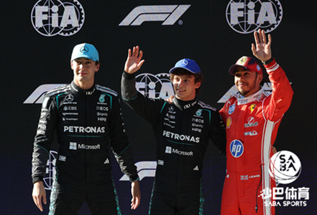 F1官号的合照“裁掉”颁奖嘉宾吴艳妮
