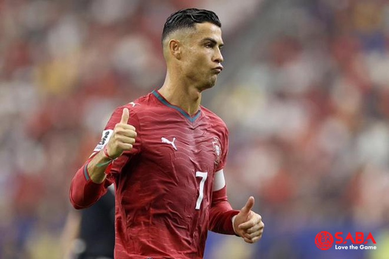 C罗点赞西媒称“FIFA想把世界杯送给梅西”的切片